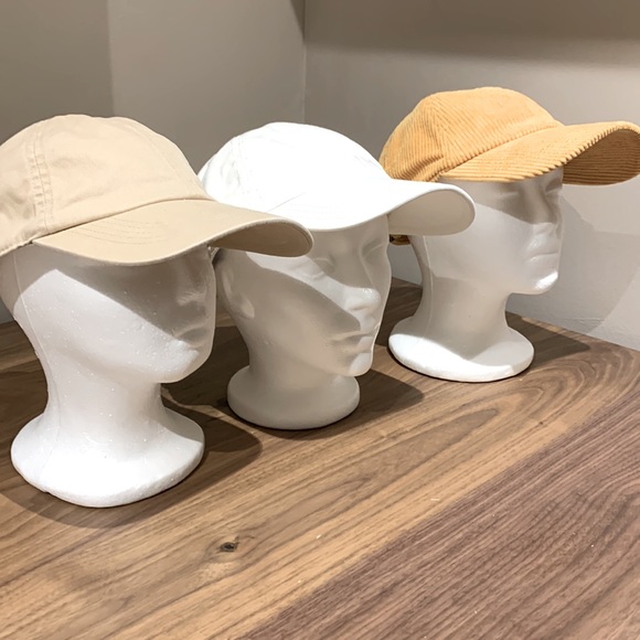 3 caps/hats Helly Hansen and Gap - Picture 3 of 6